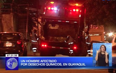 Un hombre afectado por desechos químicos en Guayaquil