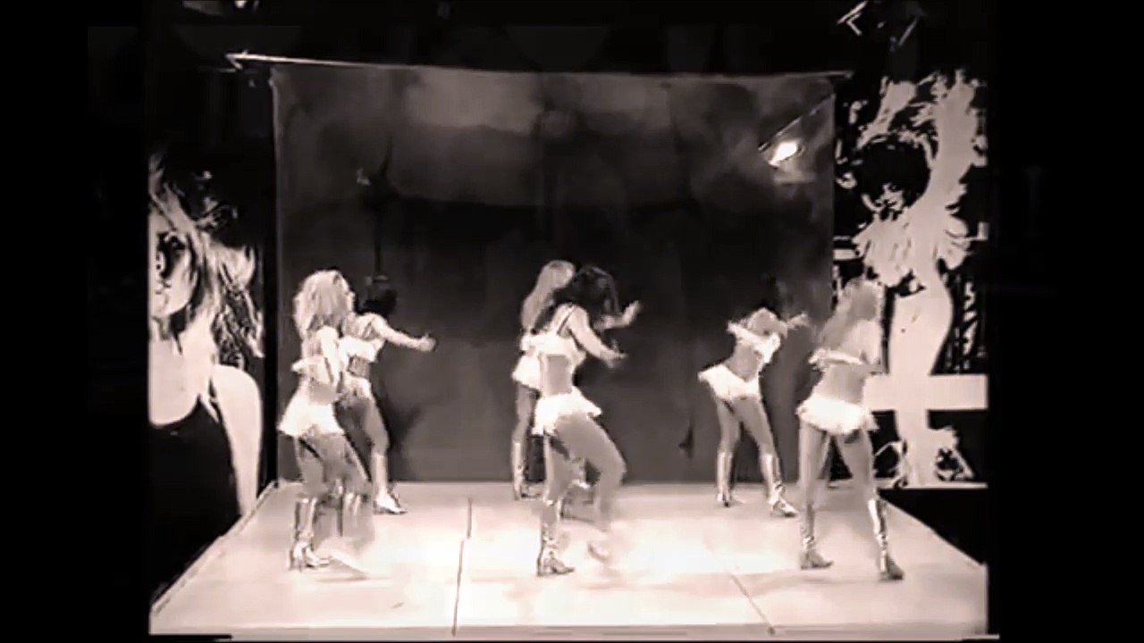 SKELETON HANDS OXYGEN