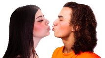 KWEBBELKOP-MY FIRST KISS! (Q&A KWEBBELKOP)