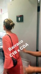 Tia Perucas e Safira, de Cúmplices, "brigam" no banheiro do SBT