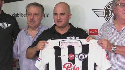 Libertad de Paraguay presentó a Fernando Jubero como su nuevo estratega