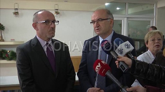 MSH-ja i ka dhuruar 7 vetura Institutit Kombëtar të Shëndetit Publik