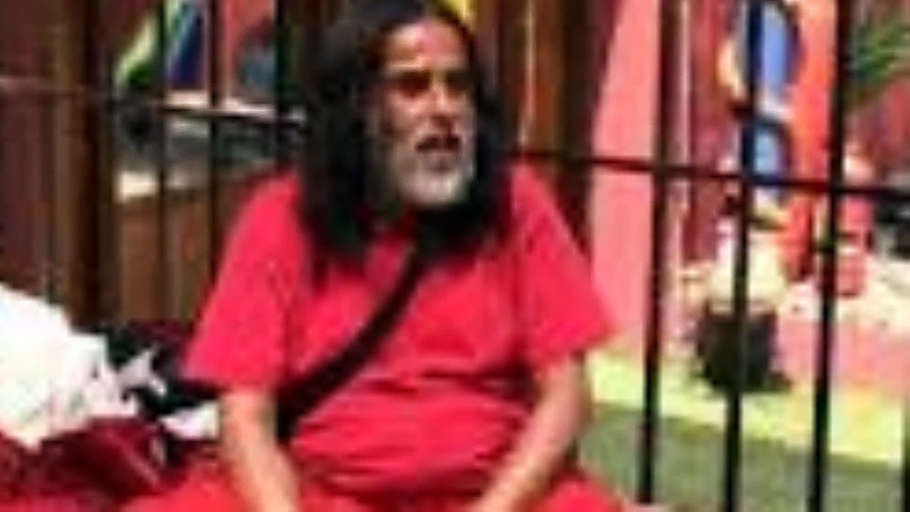 Bigg boss 10 salman khan kicks out swami om ji from the house 5th January 2017
