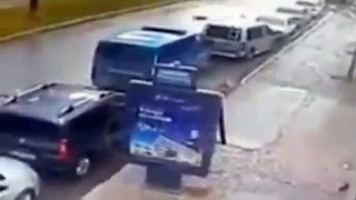 İzmir'deki kahraman polisimizin hainleri vurduğu an