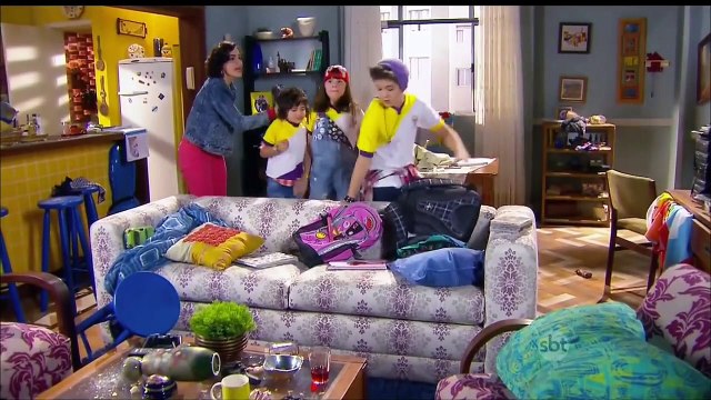 FLORA OBRIGA OS IRMÃOS VAZ A FAZEREM FAXINA NO APARTAMENTO