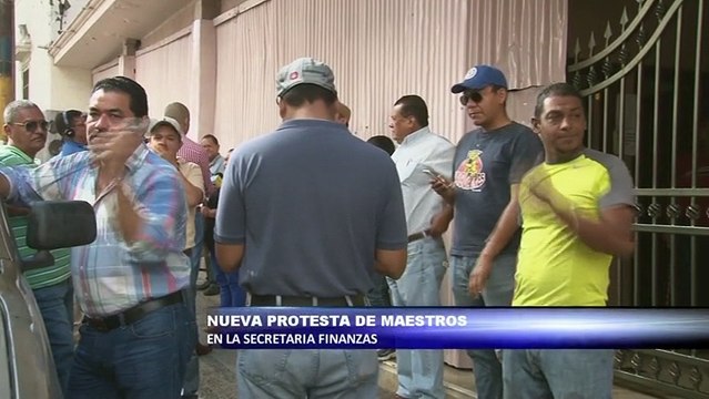 Nueva protesta de maestros en la secretaria de finanzas