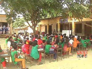 ভবন ঝুঁকিপূর্ণ হওয়ায় খোলা আকাশের নিচে চলছে ক্লাস