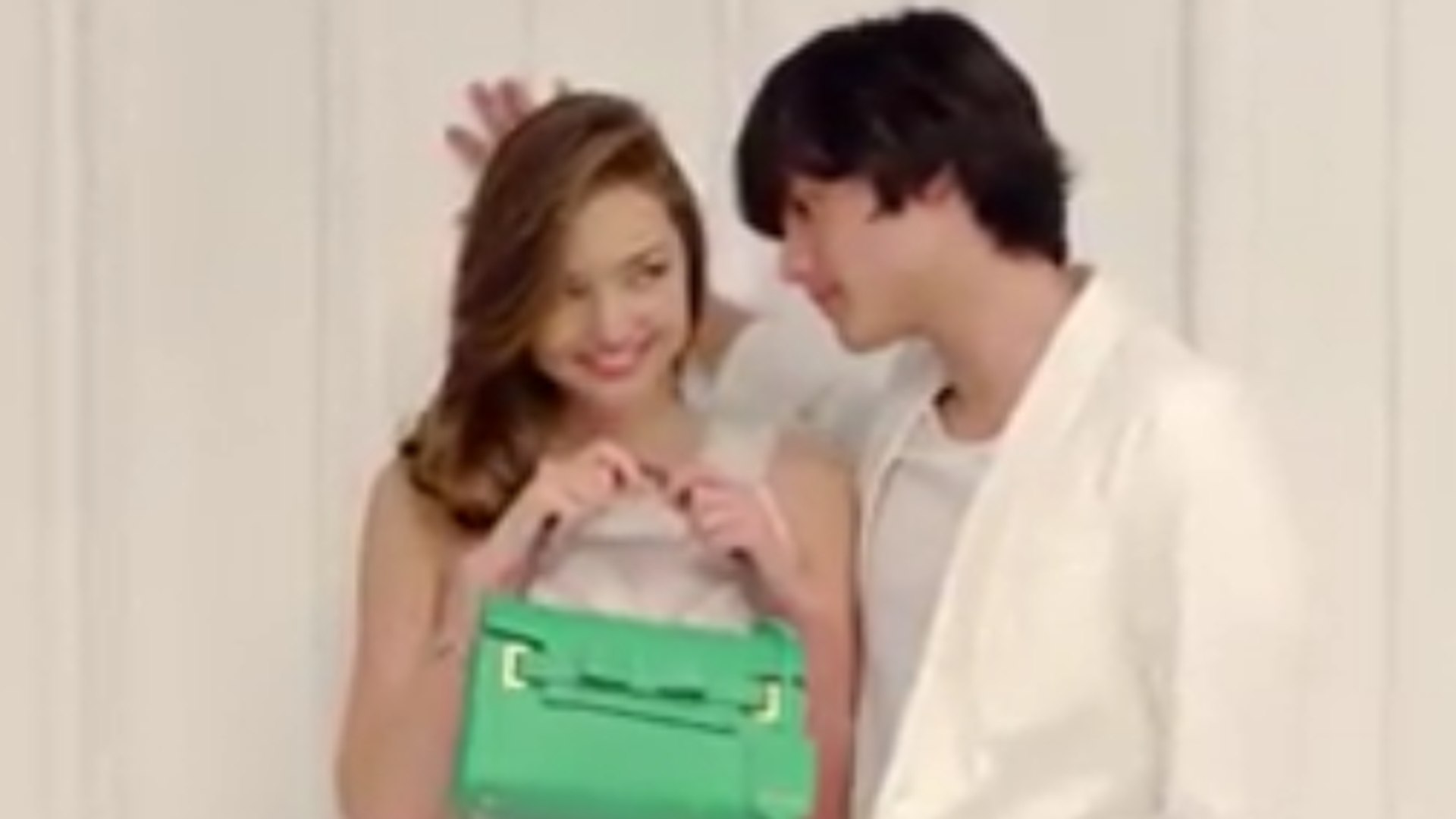 ミランダ カー Miranda Kerr Cm 色っぽい サマンサタバサ 白い食卓 篇 曲 クリスタルケイ サクラ Samantha Thavasa 動画 Dailymotion