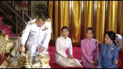 ท่านผู้หญิงศรีรัศมิ์ สุวะดี ในช่วงท้าย ตามเสด็จพร้อมครอบครัวทุกองค์-t49jalI0pJY