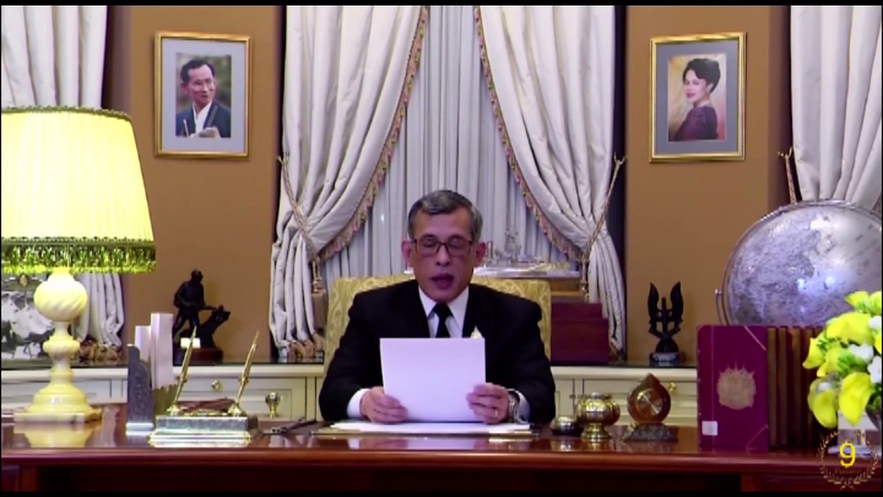 รัชกาลที่ 10 พระราชทานพรปีใหม่  พ.ศ. 2560-i2ST5i1kuso
