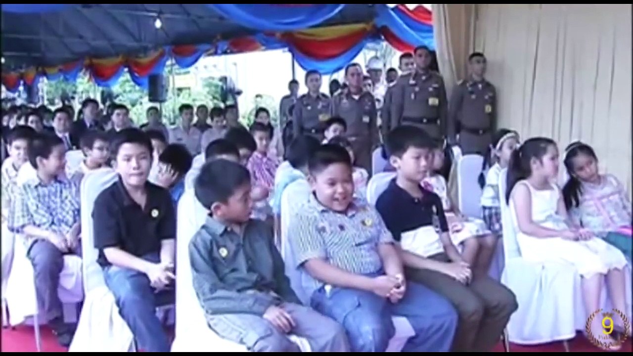 องค์ทีฯ ทรงอ้อน ท่านผู้หญิงศรีรัศมิ์ สุวะดี สายใยแม่ลูก-V66lo-gF4tI