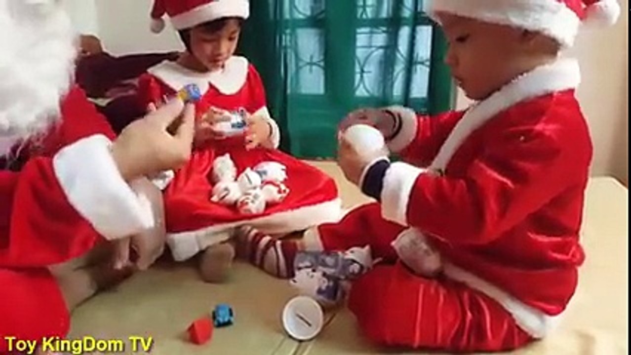 ÔNG GIÀ NOEL TẶNG QUÀ GIÁNG SINH