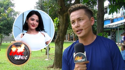 Tampil Fashionable, Andhika Dipuji Dewi Perssik - Hot Shot 06 Januari 2017