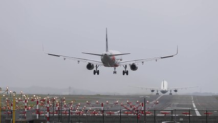 L'un atterrit, l'autre décolle au même endroit mais à quelques secondes d'écart... Risqué non?