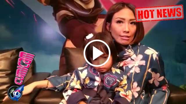 Anak Makin Pintar dan Kritis, Ayu Dewi Jadi Ibu Guru Dadakan - Cumicam 06 Januari 2017