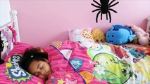 GIANT SPIDERS ATTACK GIRL COMPILATION MOVIE - Toys AndMe Skit-SKkK83