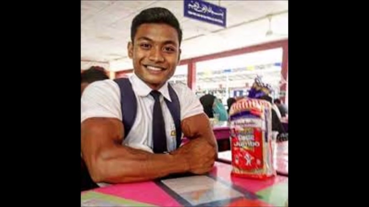 Pelajar Spm,Gara-Gara Berbadan Sado,Buat Guru-Guru Tangkap Leleh!-ZIYs0yWiBcA