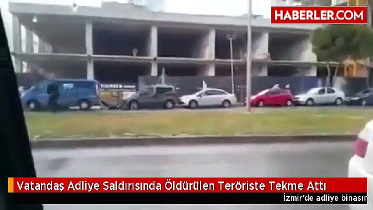 Vatandaş Adliye Saldırısında Öldürülen Teröriste Tekme Attı