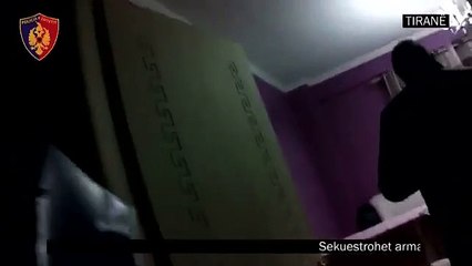 VIDEO/ Momenti kur policia hyn në shtëpinë e Sali Lushës për të gjetur Stresin