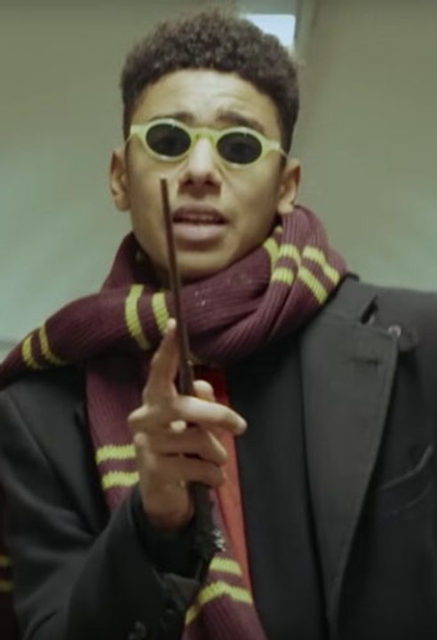 Public Buzz : Un jeune artiste rappe sur la musique d'Harry Potter et déchaîne les réseaux sociaux