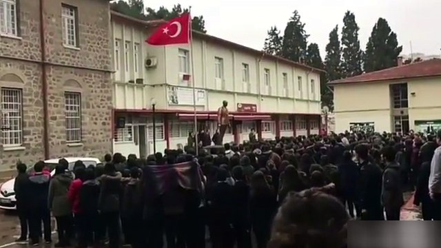 İzmir Kız Lisesi'nden rekor kıran Andımız videosu