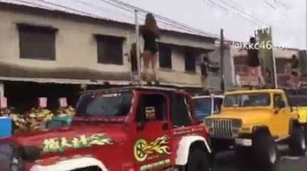 Des danseuses en tenue légères ont célébré la mort d'un conseiller d'une façon assez particulière !