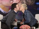 Public Buzz : Jimmy Fallon et Ellen DeGeneres s'embrassent sur la bouche !