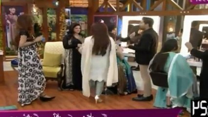 Fight Between Sadia Imam And Makeup Artist In Live Show