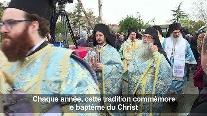Turquie : plonger dans le Bosphore glacé pour imiter le Christ