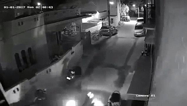 Bengaluru shames again - CCTV captures woman being molested and groped-बेंगलुरु फिर शर्मसार हुआ ??