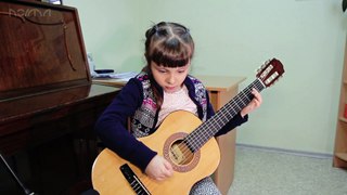 Уроки игры на гитаре Харьков -  Надежда  (7 лет)