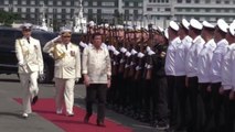Duterte muestra acercamiento a Moscú al visitar un buque militar ruso