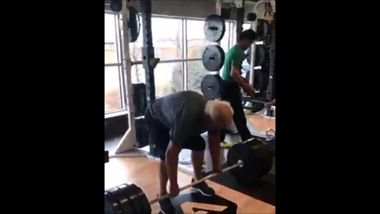 Ric Flair Deadlifts 400 POUNDS