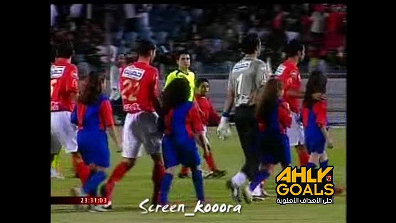 شاهد رد فعل جمهور الاهلى حين ظهر رونالدينهو على شاشة الاستاد وبعده ابوتريكة