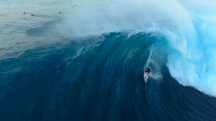 Descargar video: Big Waves Continue as Jaws Stays Hot Over the Winter Season