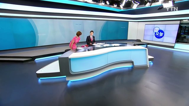 장마철, 서로 배려해요! 올바른 우산 에티켓 / YTN (Yes! Top News)