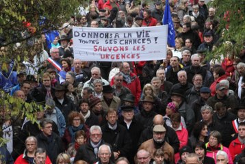 Fermeture des urgences: la mobilisation en...