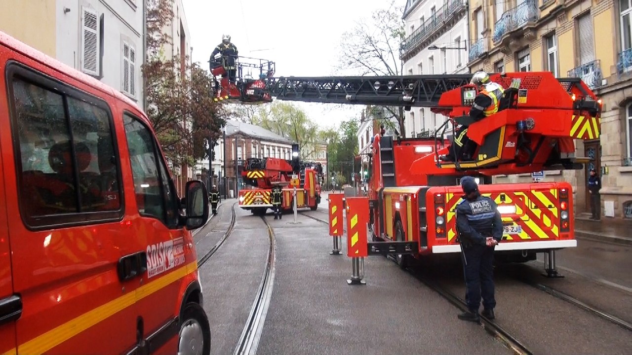 Mulhouse: grandes manoeuvres de pompiers en pleine...