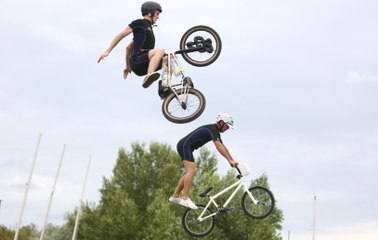 Bike and jump : les premieres cascades en...