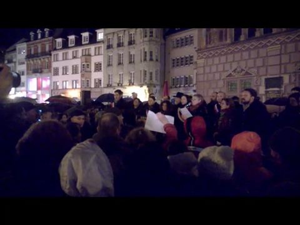 La premiere intervention sur la place de la...