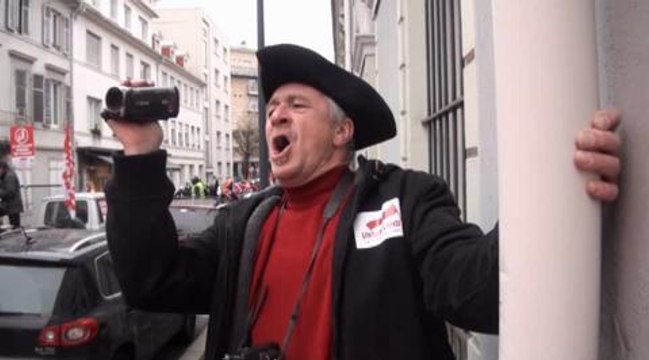 Un defile Rot un Wiss contre la...