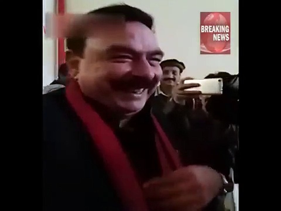 Sheikh Rasheed Caught in LADIES WASHROOM
