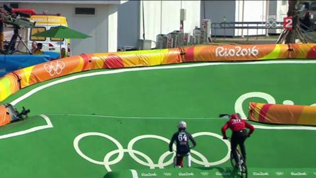 BMX  Joris Daudet part lui aussi à la faute.mp4