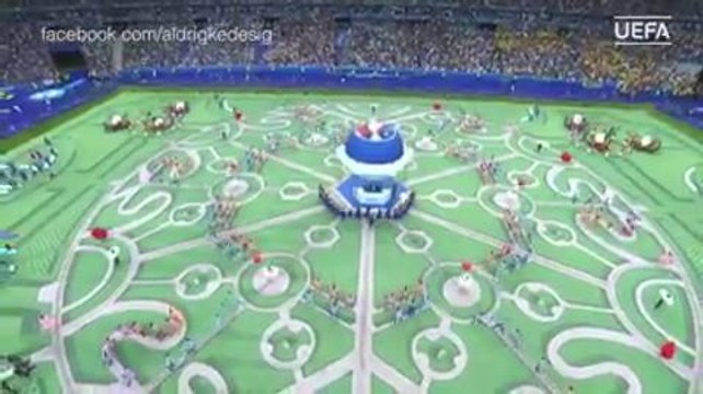 La parodie hilarante du live de David Guetta au stade de...