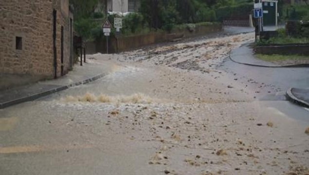 Des pluies torrentielles dans les rues de...