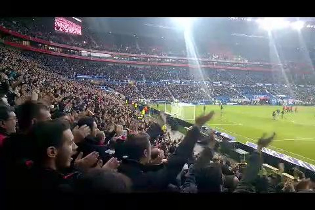 Dans les tribunes du Parc olympique...