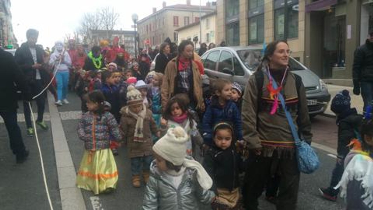 Villefranche : plus de 200 enfants fêtent carnaval dans les rues de la...