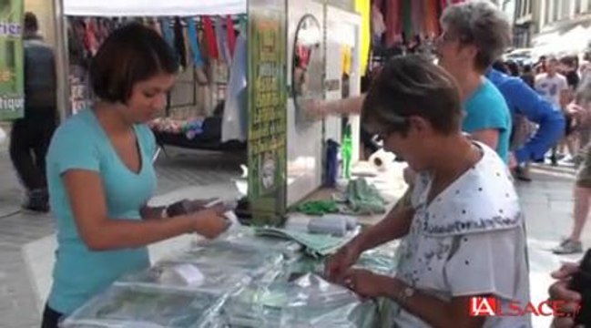 Les camelots font le spectacle à la braderie de Mulhouse