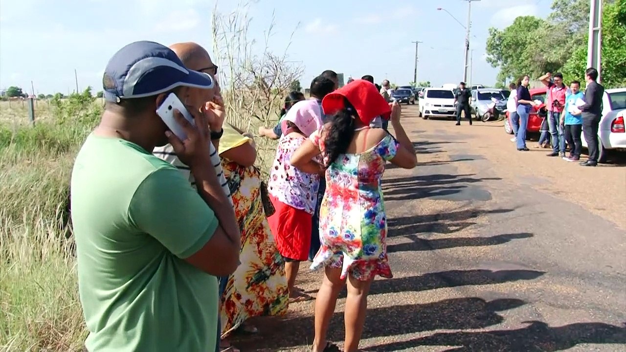 Parentes aguardam notícias de detentos em Roraima