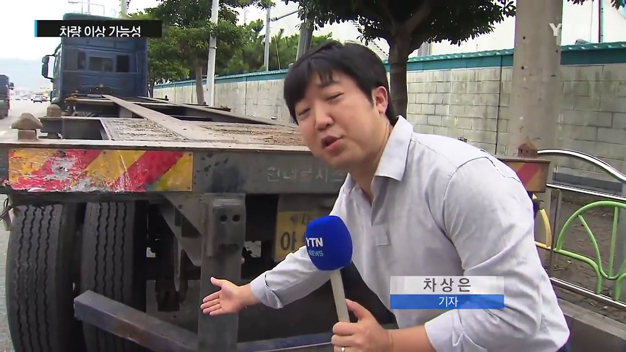 피서길 일가족 4명 교통사고 참변...차량 이상 가능성 / YTN (Yes! Top News)